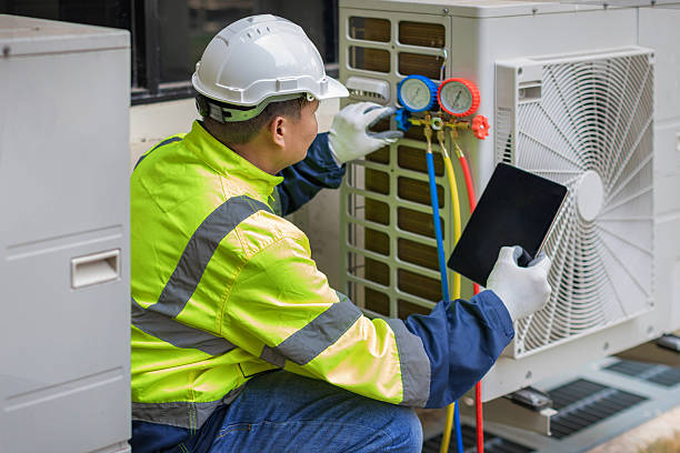 Professional Hvac technician working in Goldenrod, FL